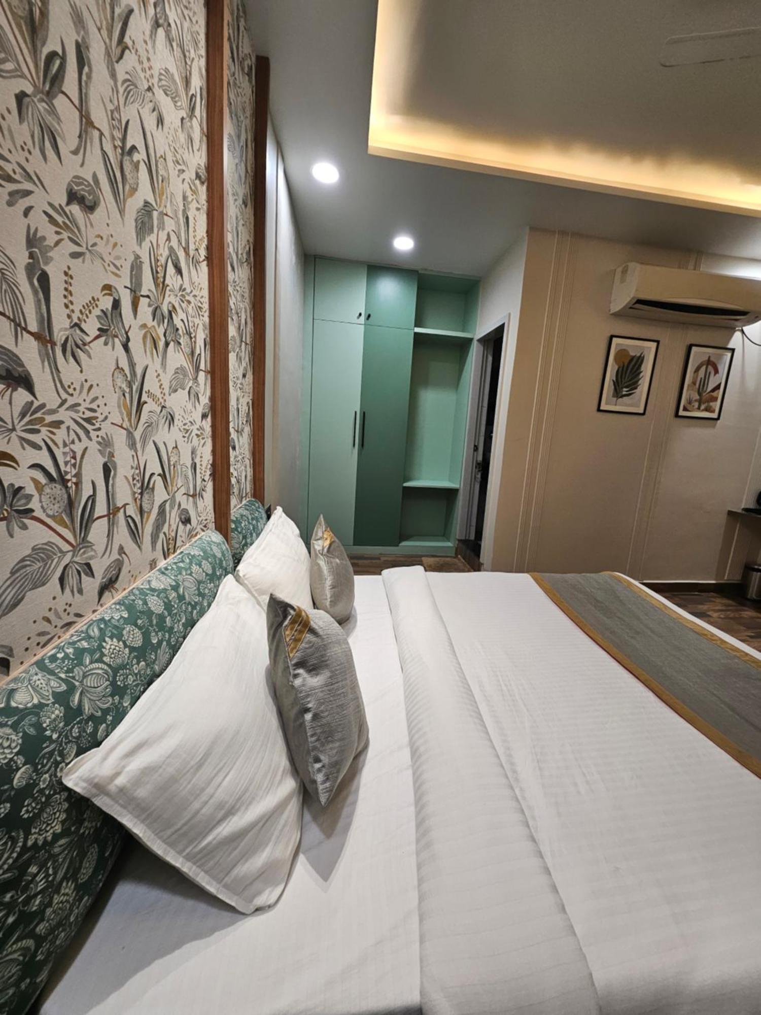 Dashrath Inn Near Ramjanmbhoomi Ayodhya Экстерьер фото